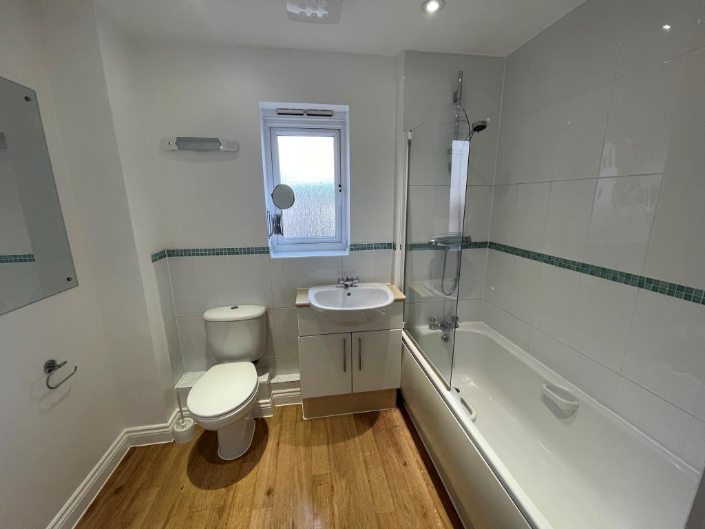 Lot: 104 - WELL-PRESENTED FLAT - Bathroom with shower and WC good condition